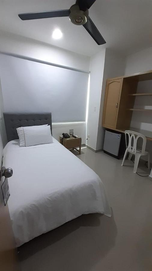 Onoma Hotel Lorica Екстериор снимка